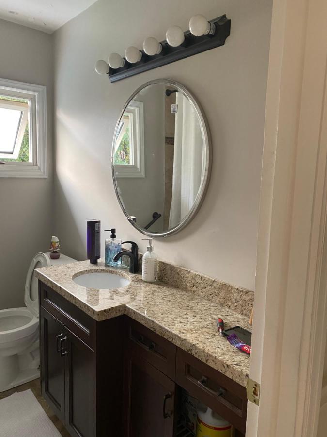 Clearbrooke Gem- Bright Private Bedroom Close To Yyz Toronto Exteriör bild