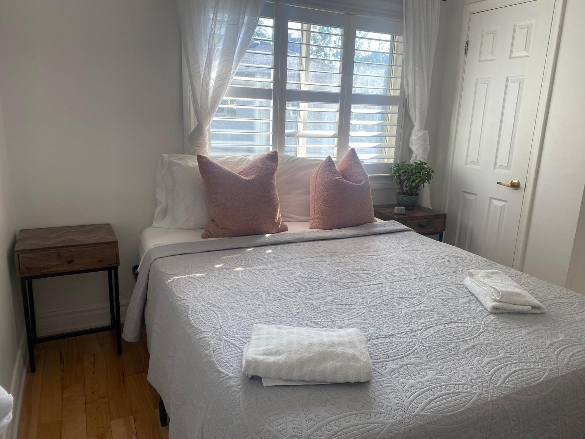 Clearbrooke Gem- Bright Private Bedroom Close To Yyz Toronto Exteriör bild